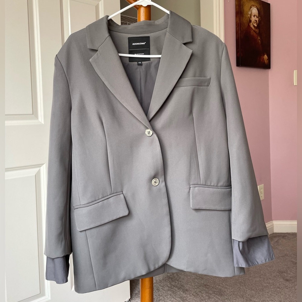 Dark gray blazer with shirt cuff (M size) Like new